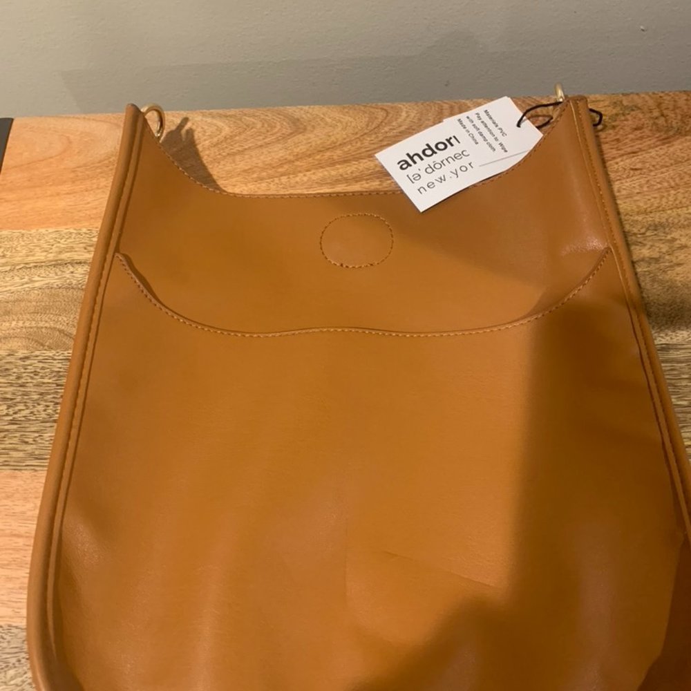 ah-dorned - Soft faux leather classic messenger - Camel
